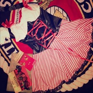 Leg Avenue Pirate Wench costume